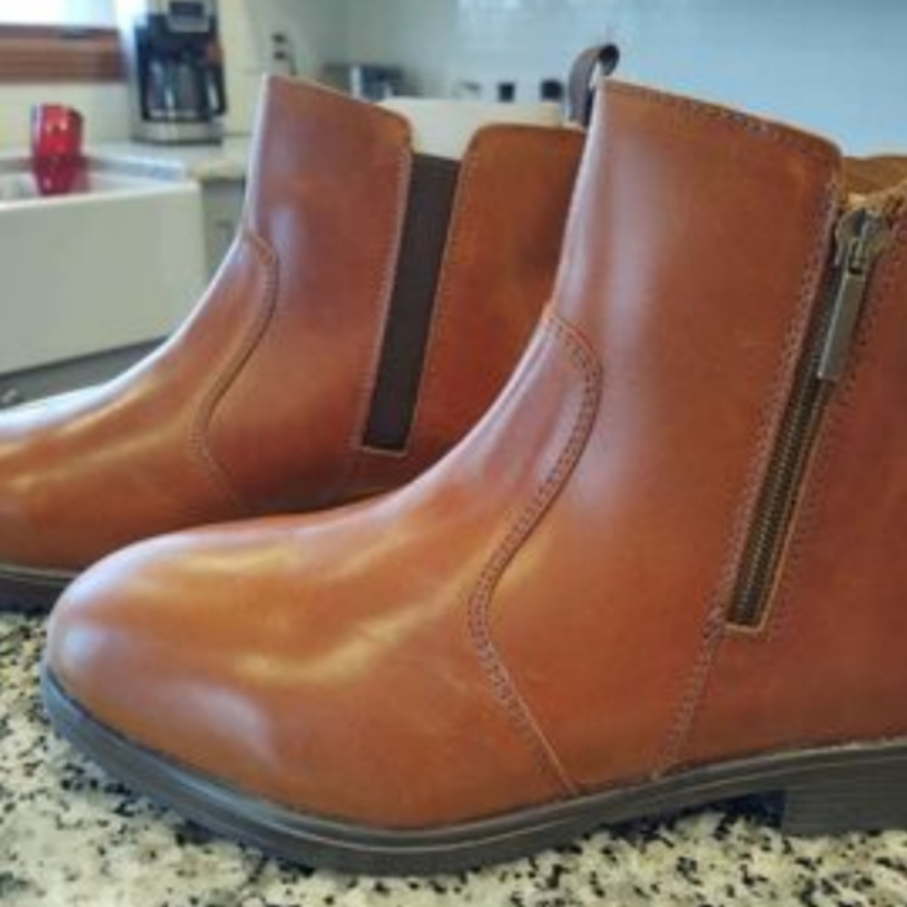 Women's safety boots- BRAND NEW!